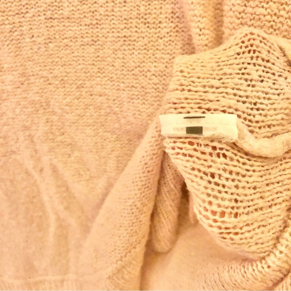 Abercrombie & Fitch V neck Light Knit Sweater Light Pink Cream M/L - Picture 6 of 7